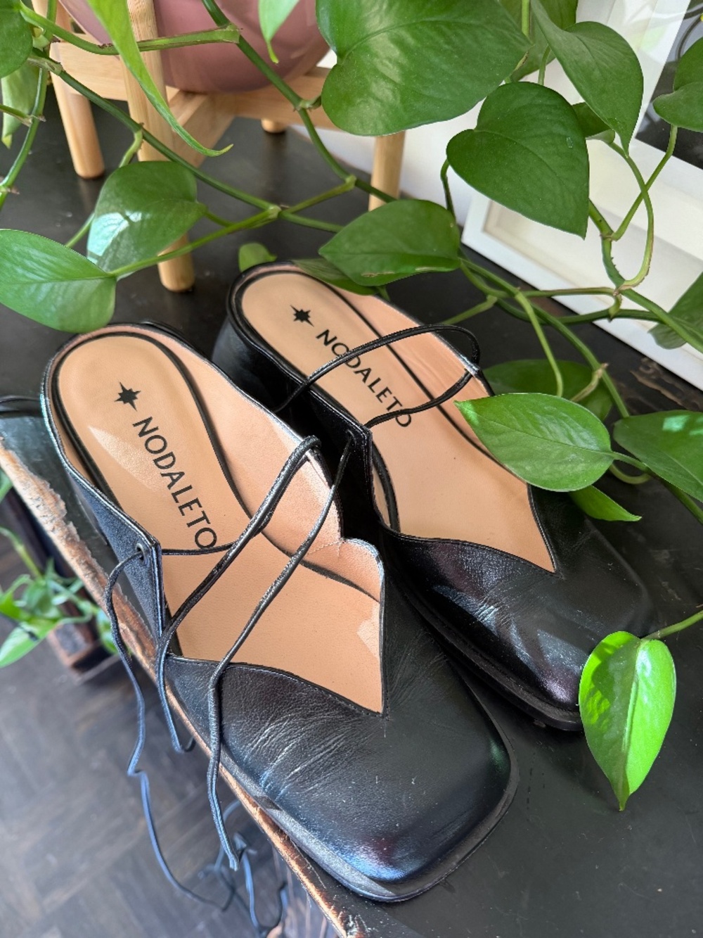 Nodaleto lace-up square-toe heels in black leather